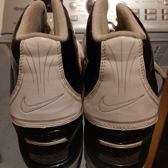 Nike Basketball Shoes - Picture 2 of 10